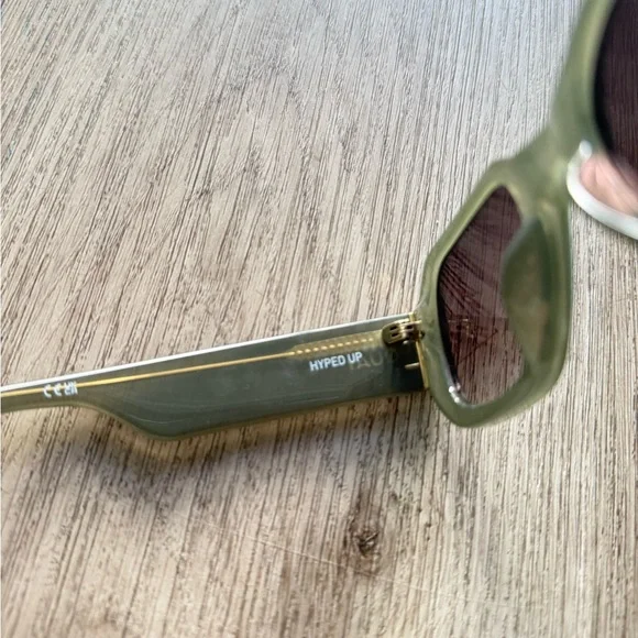 quay australia hyped up green square retro y2k geometric sunglasses eyewear NEW - Picture 4 of 4